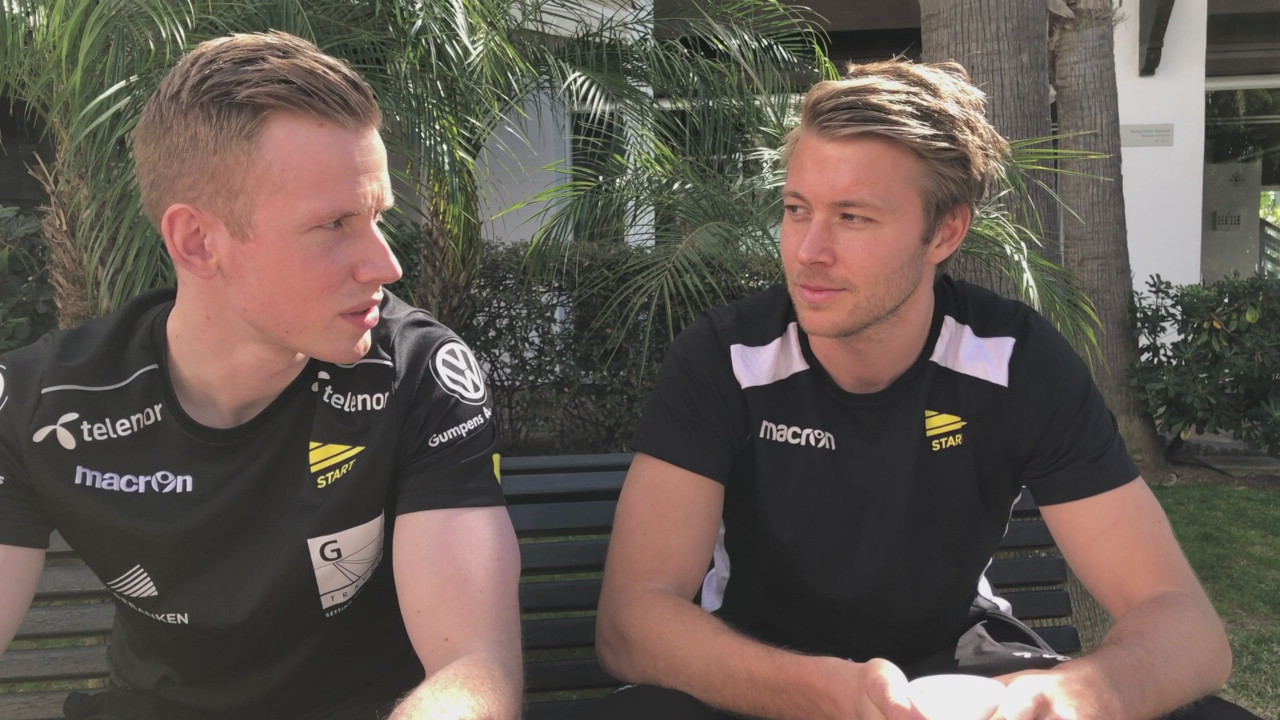 Larsen intervjuer Robstad før Aalesund-kampen